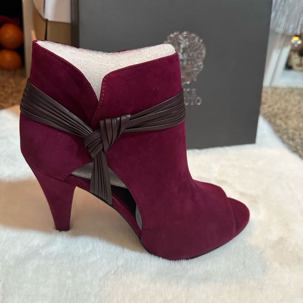 Vince Camuto peep toe Booties